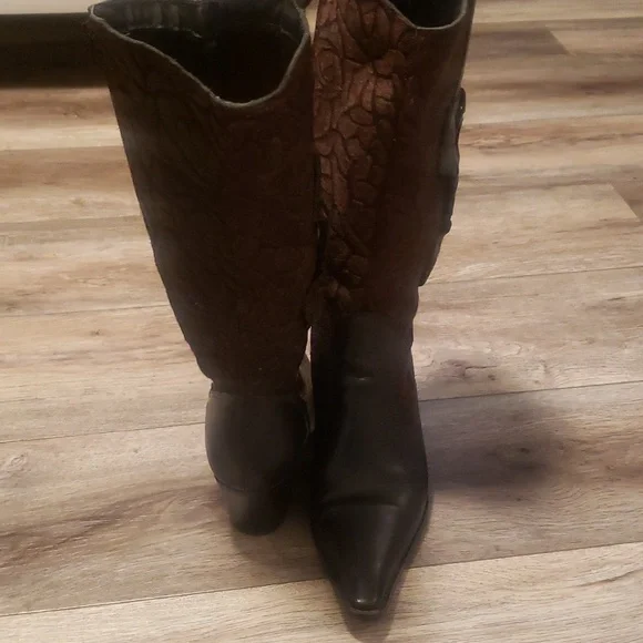 Western Cowboy boots brown and black with faux fur on the outside. from brazil. - Picture 4 of 8